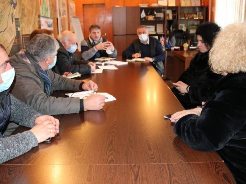 ცაგერის მუნიციპალიტეტის მერი გიორგი ნემსაძე და მერის პირველი მოადგილე ალუდა...